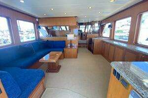 2005 Offshore Yachts thumbnail 5