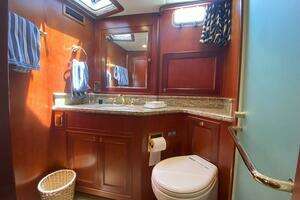 2005 Offshore Yachts thumbnail 28