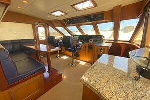 2005 Offshore Yachts thumbnail 10