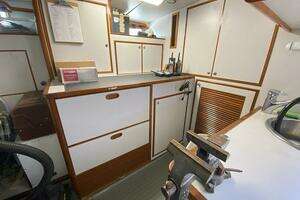 2005 Offshore Yachts thumbnail 29