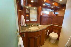 2005 Offshore Yachts thumbnail 24