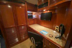 2005 Offshore Yachts thumbnail 26