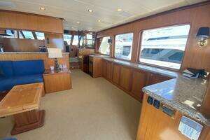2005 Offshore Yachts thumbnail 6