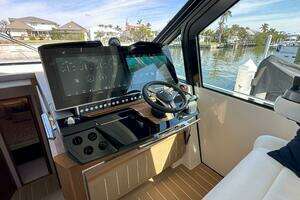 2025 Tiara Yachts EX 60 thumbnail 2