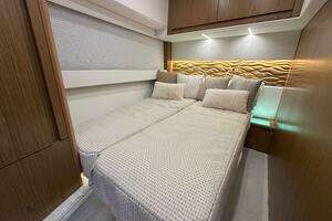 2025 Tiara Yachts EX 60 thumbnail 11