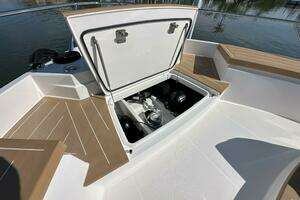 2025 Tiara Yachts EX 60 thumbnail 25