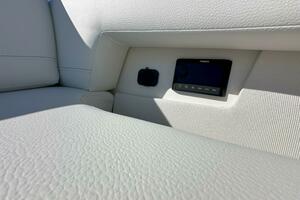  2025 Tiara Yachts 60 EX - Radio Control