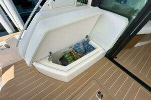 2025 Tiara Yachts EX 60 thumbnail 27