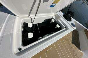 2025 Tiara Yachts EX 60 thumbnail 26