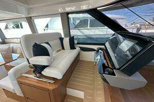 2025 Tiara Yachts EX 60 thumbnail 19
