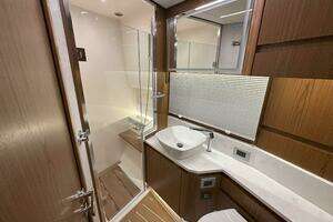 2025 Tiara Yachts EX 60 thumbnail 8