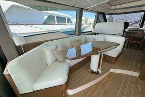 2025 Tiara Yachts EX 60 thumbnail 4