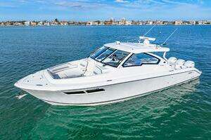 Conspirasea 2021 Pursuit DC 365 Yacht For Sale in Saint Petersburg 
