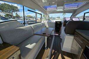 2020 Four Winns V355 Coupe OB thumbnail 8