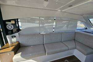 2020 Four Winns V355 Coupe OB thumbnail 11