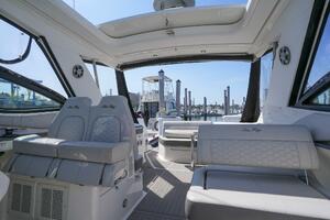 Photo 5270948 for 2023 Sea Ray 320 Sundancer  