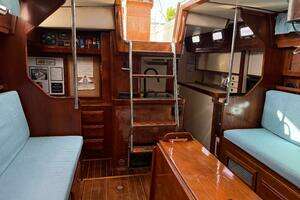1985 Endeavour 42 thumbnail 34
