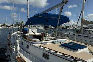 1985 Endeavour 42 thumbnail 18