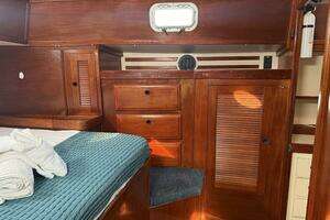 1985 Endeavour 42 thumbnail 45