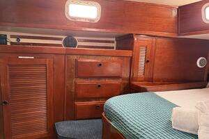 1985 Endeavour 42 thumbnail 46