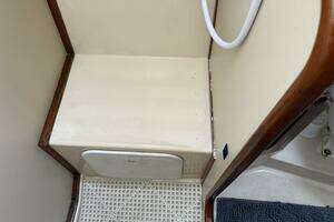 1985 Endeavour 42 thumbnail 44