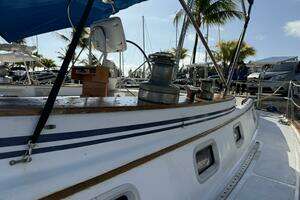 1985 Endeavour 42 thumbnail 23