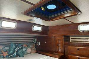 1985 Endeavour 42 thumbnail 47