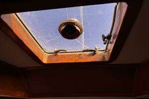1985 Endeavour 42 thumbnail 39