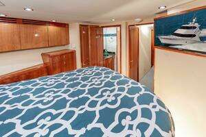 2008 Hatteras 64 Enclosed Bridge thumbnail 60