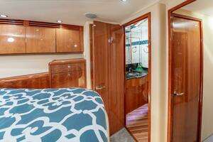 2008 Hatteras 64 Enclosed Bridge thumbnail 59