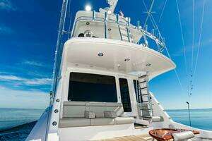 2008 Hatteras 64 Enclosed Bridge thumbnail 31