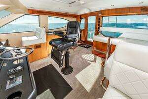 2008 Hatteras 64 Enclosed Bridge thumbnail 19