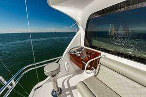 2008 Hatteras 64 Enclosed Bridge thumbnail 4