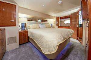 2008 Hatteras 64 Enclosed Bridge thumbnail 6