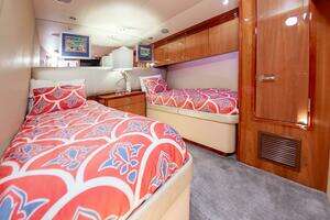 2008 Hatteras 64 Enclosed Bridge thumbnail 53