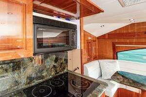 2008 Hatteras 64 Enclosed Bridge thumbnail 44