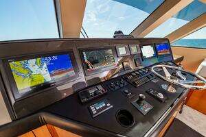 2008 Hatteras 64 Enclosed Bridge thumbnail 3