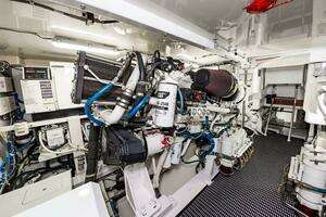 2008 Hatteras 64 Enclosed Bridge thumbnail 64