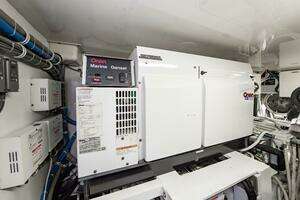 2008 Hatteras 64 Enclosed Bridge thumbnail 73