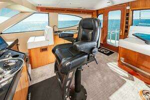 2008 Hatteras 64 Enclosed Bridge thumbnail 20