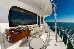 2008 Hatteras 64 Enclosed Bridge thumbnail 26