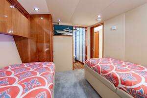 2008 Hatteras 64 Enclosed Bridge thumbnail 54