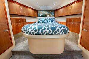 2008 Hatteras 64 Enclosed Bridge thumbnail 58