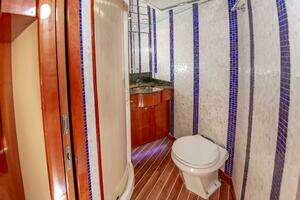 2008 Hatteras 64 Enclosed Bridge thumbnail 55