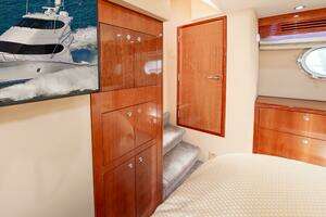 2008 Hatteras 64 Enclosed Bridge thumbnail 48