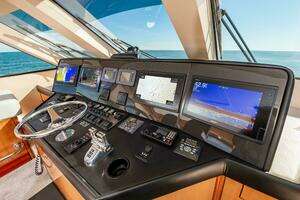 2008 Hatteras 64 Enclosed Bridge thumbnail 18
