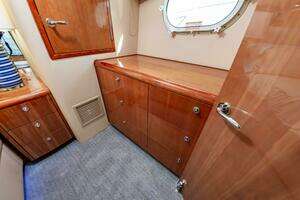 2008 Hatteras 64 Enclosed Bridge thumbnail 46