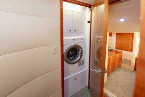 2008 Hatteras 64 Enclosed Bridge thumbnail 52