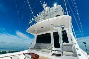 2008 Hatteras 64 Enclosed Bridge thumbnail 33
