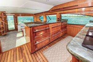 2008 Hatteras 64 Enclosed Bridge thumbnail 42